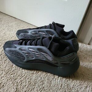 Yeezy 700 V3 Dark Glow, Men’s 13.5